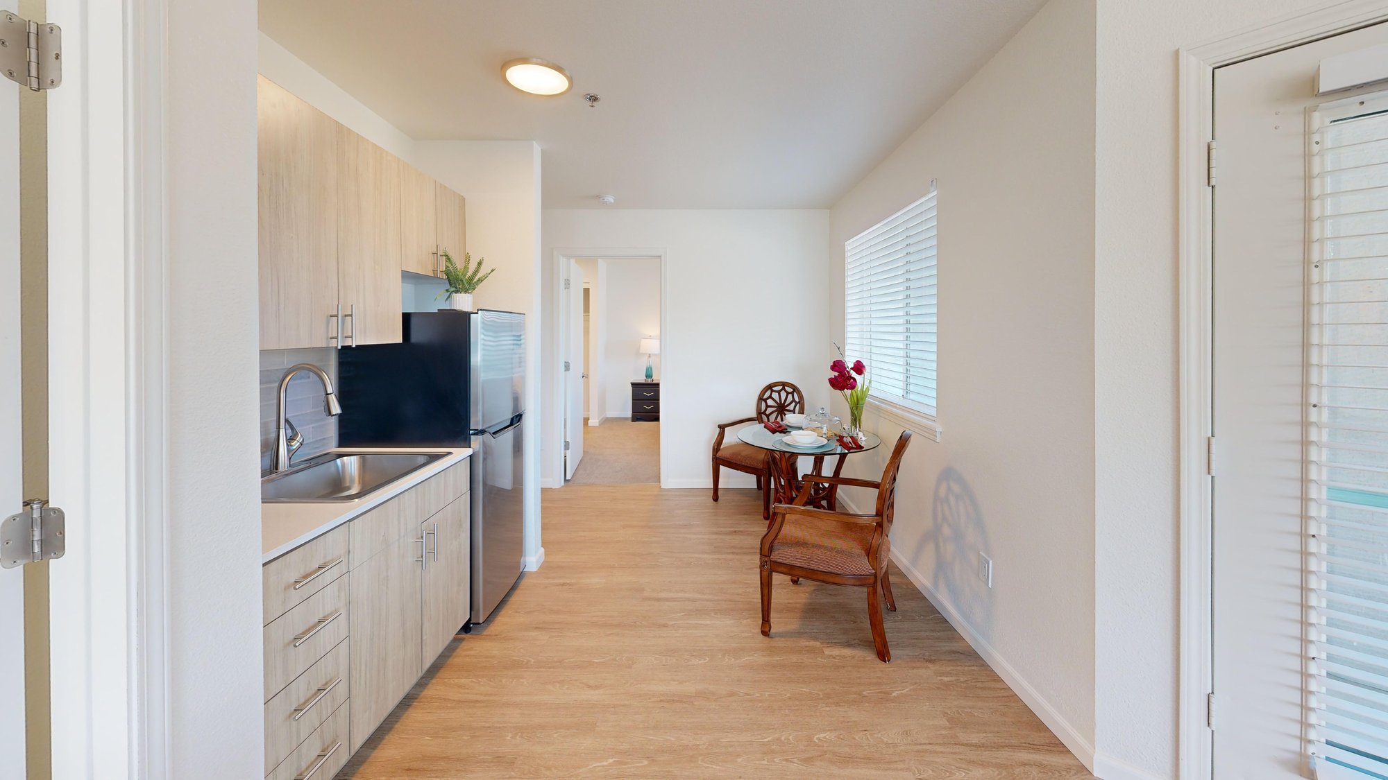 Vista-Del-Rio-IL-2-bed-901-sqft-Living-Room 1-1