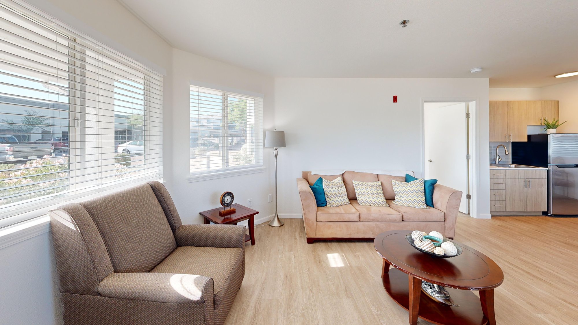 Vista-Del-Rio-IL-2-bed-901-sqft-Living-Room-1