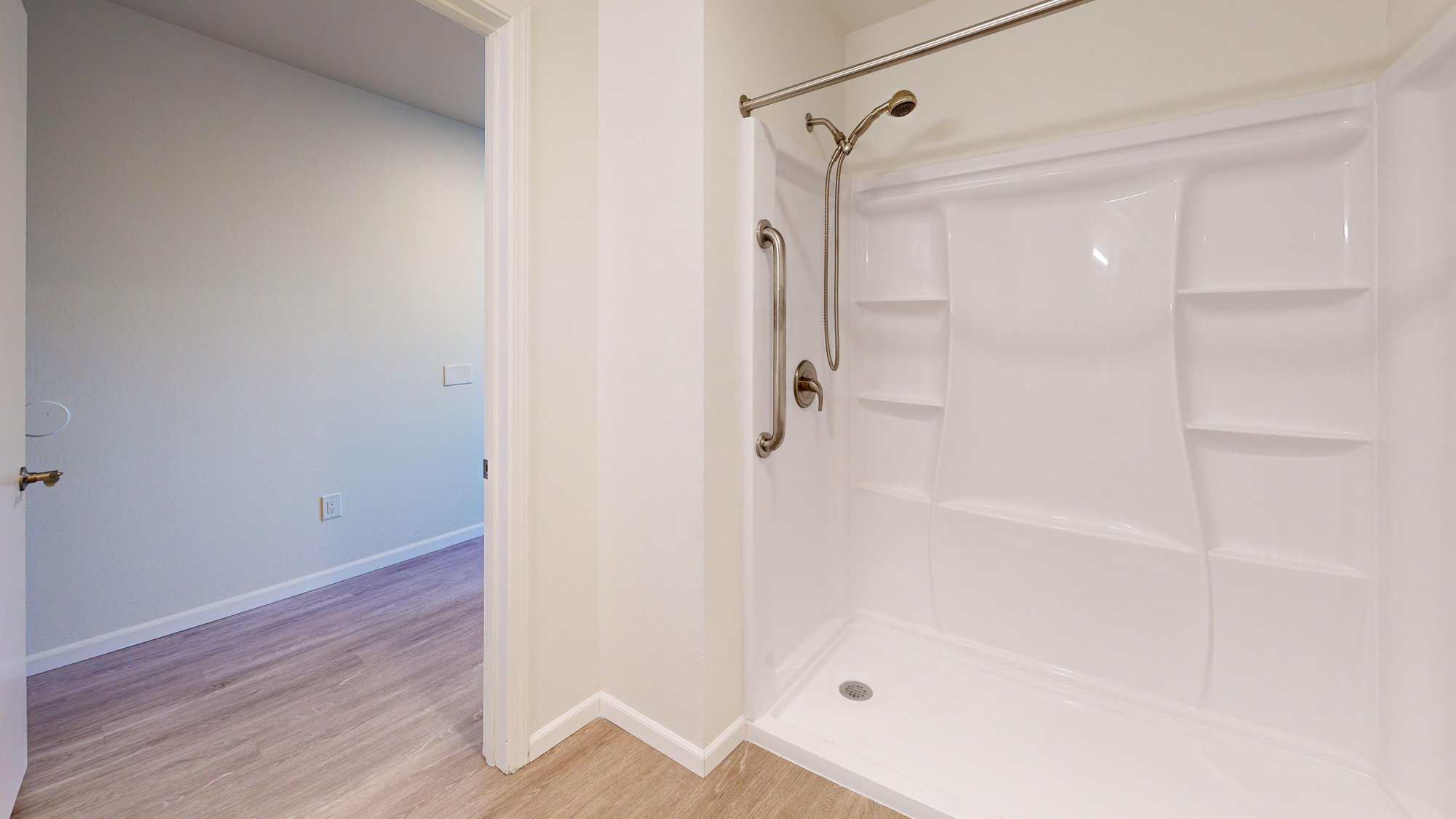 Vista-Del-Rio-IL-Studio-325-sqft-Bathroom 1-1