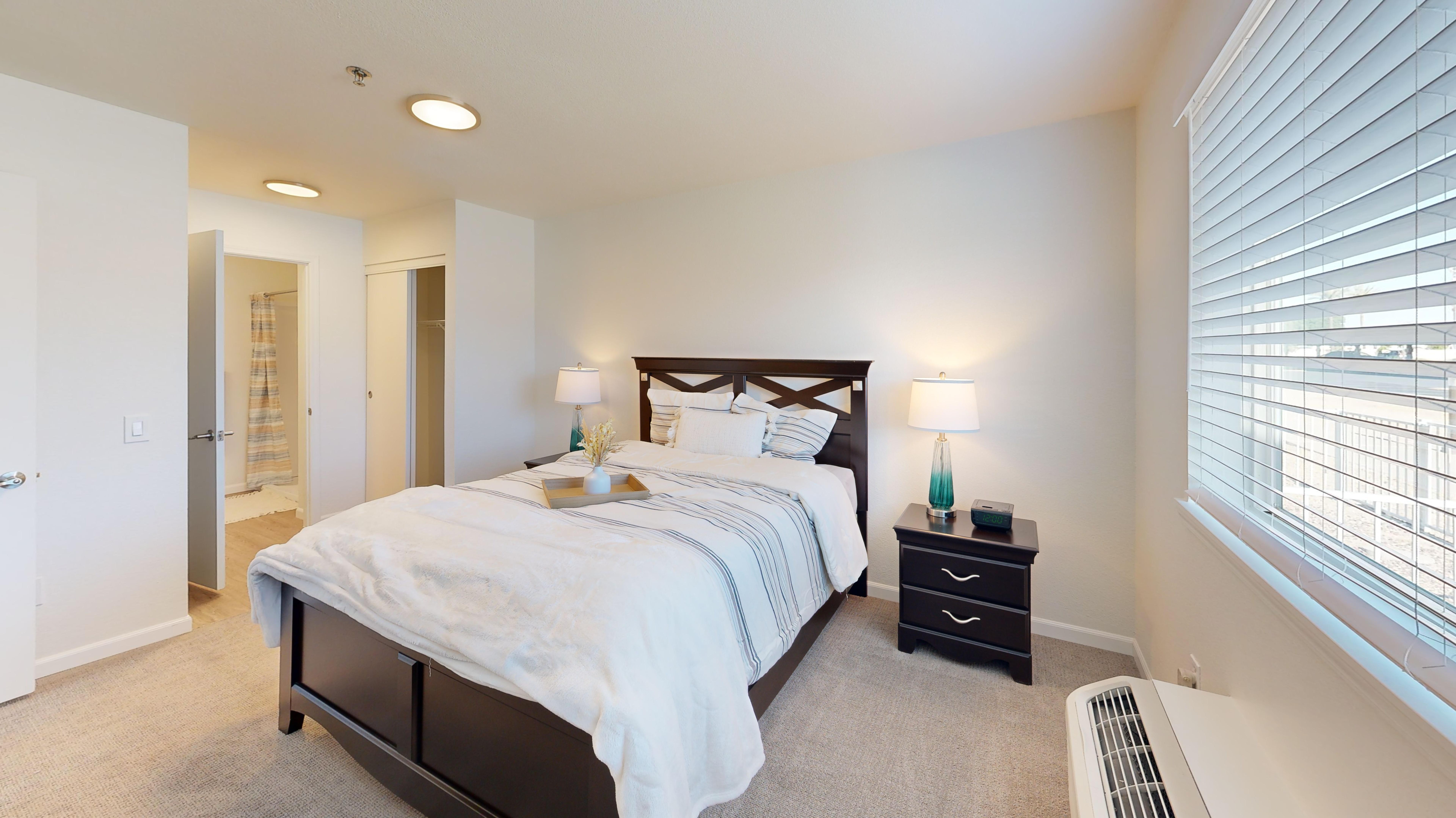 Vista-Del-Rio-IL-2-bed-901-sqft-Bedroom