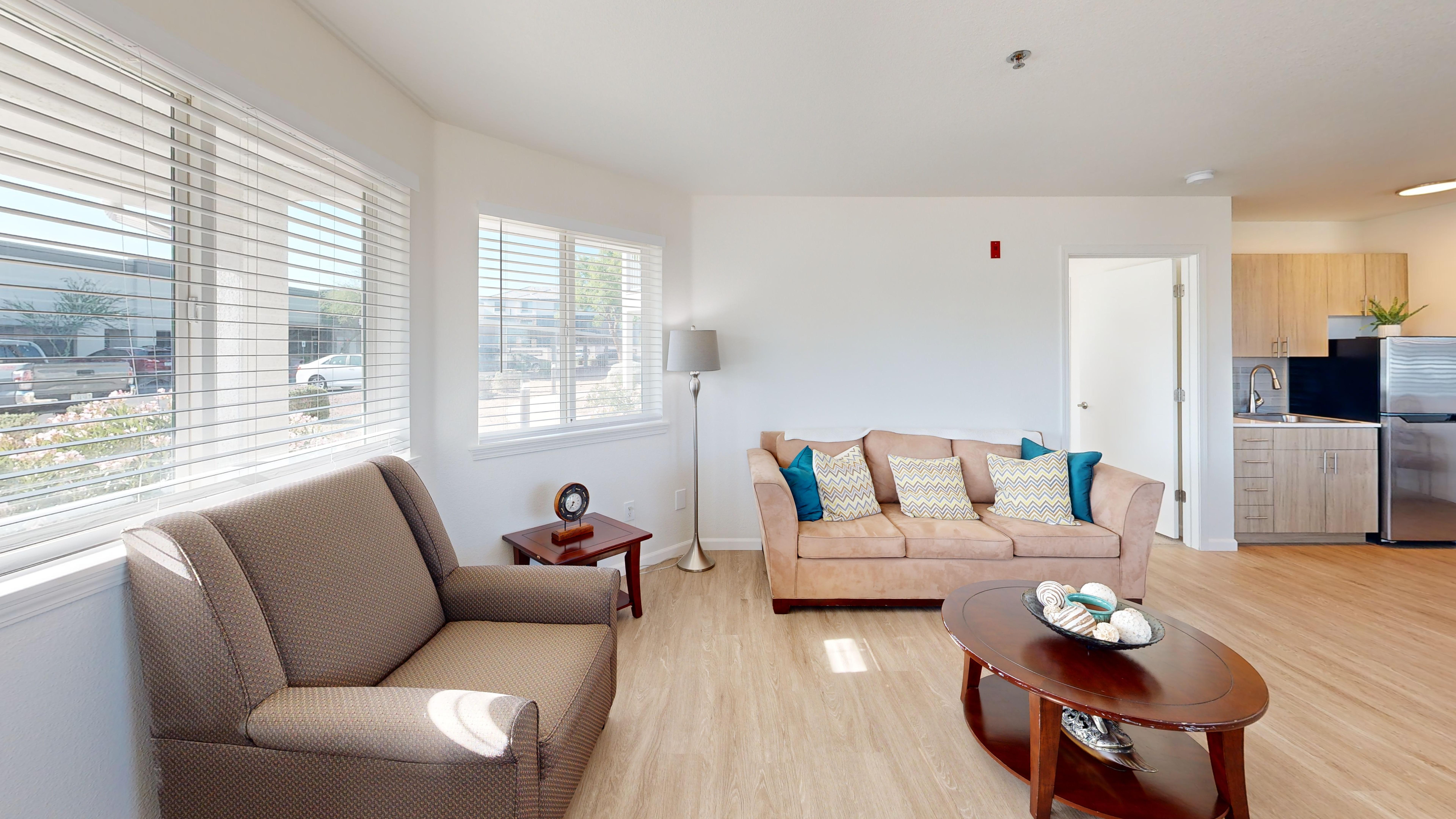 Vista-Del-Rio-IL-2-bed-901-sqft-Living-Room