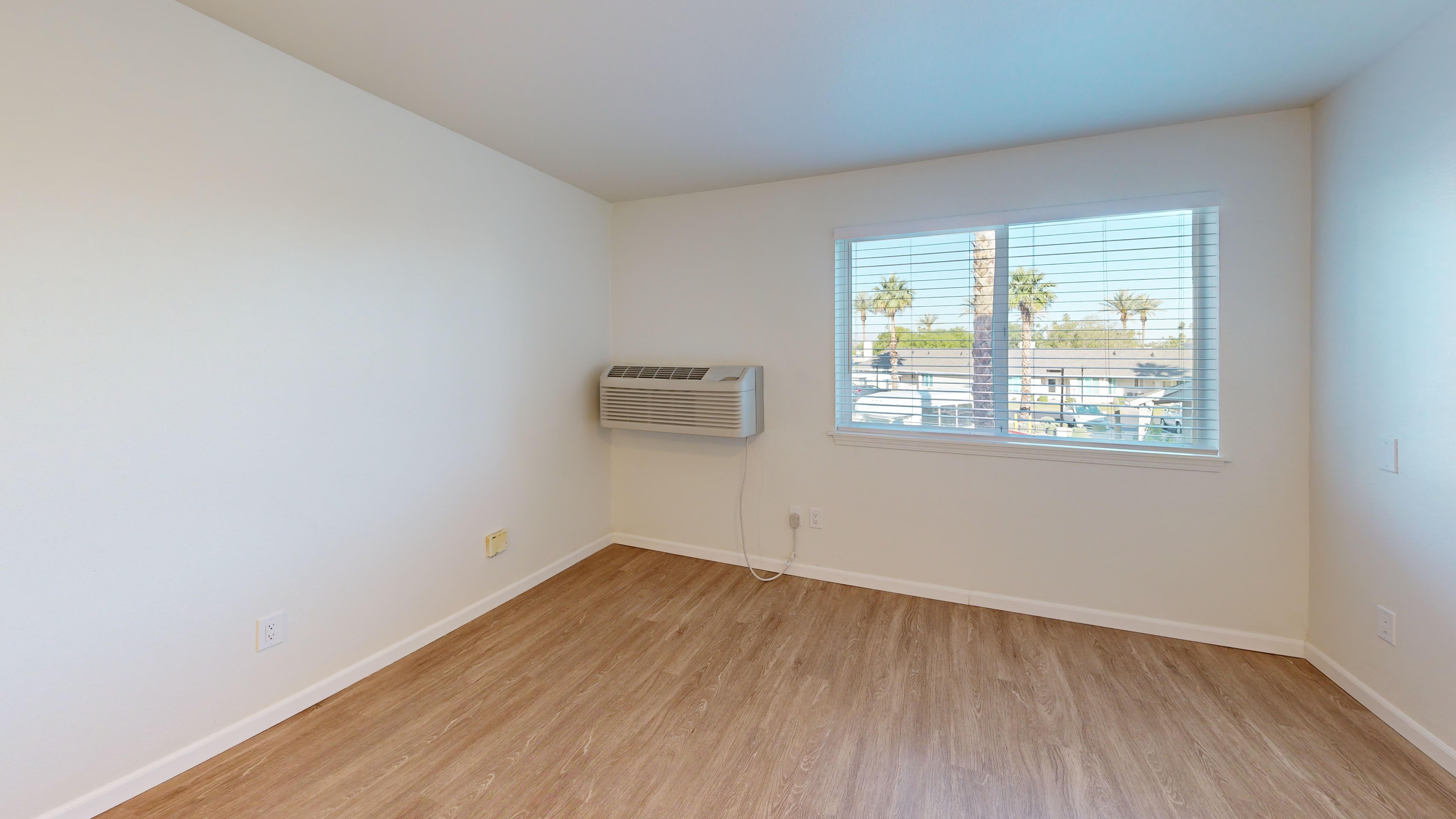 Vista-Del-Rio-IL-Studio-325-sqft-Bedroom