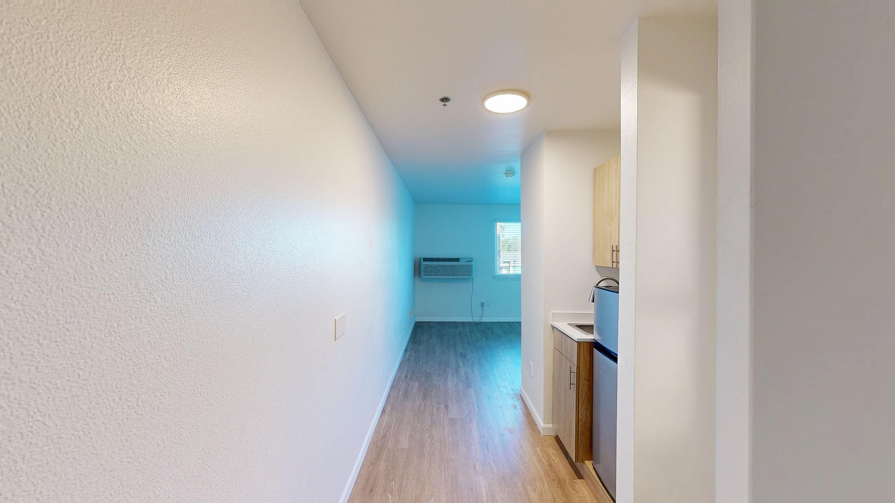 Vista-Del-Rio-IL-Studio-325-sqft-Entry