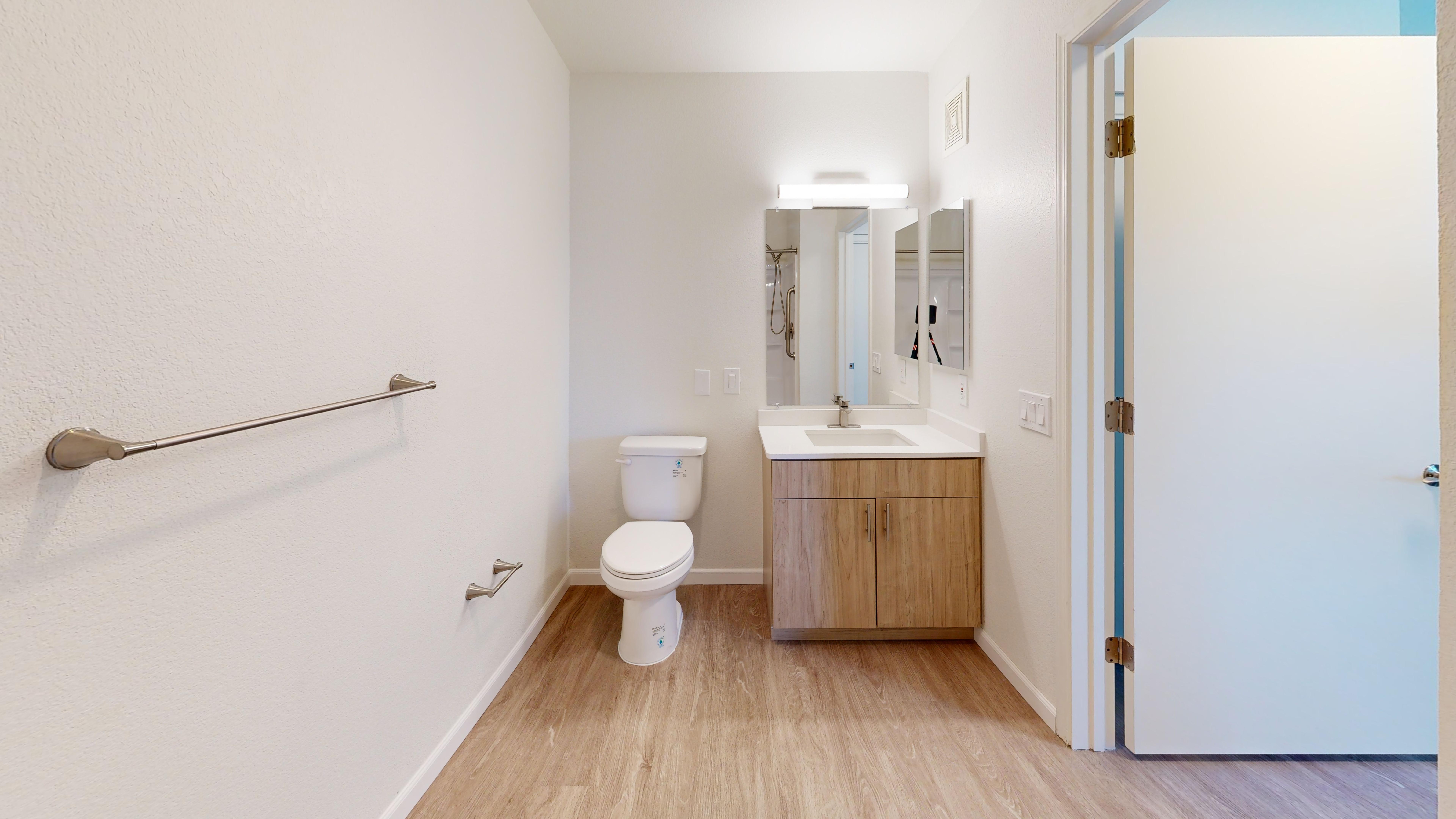 Vista-Del-Rio-IL-Studio-382-sqft-Bathroom