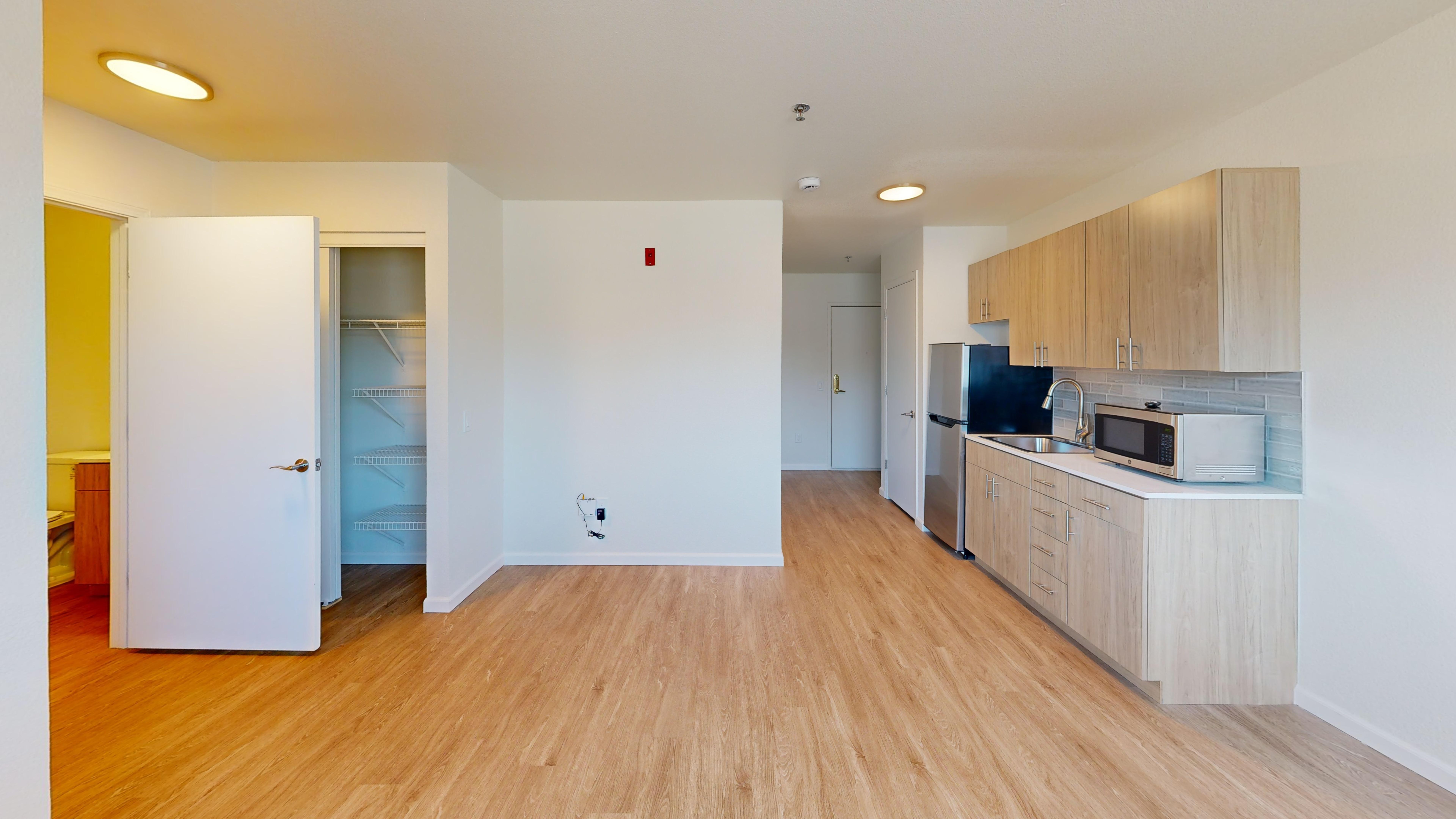 Vista-Del-Rio-IL-Studio-382-sqft-Kitchen