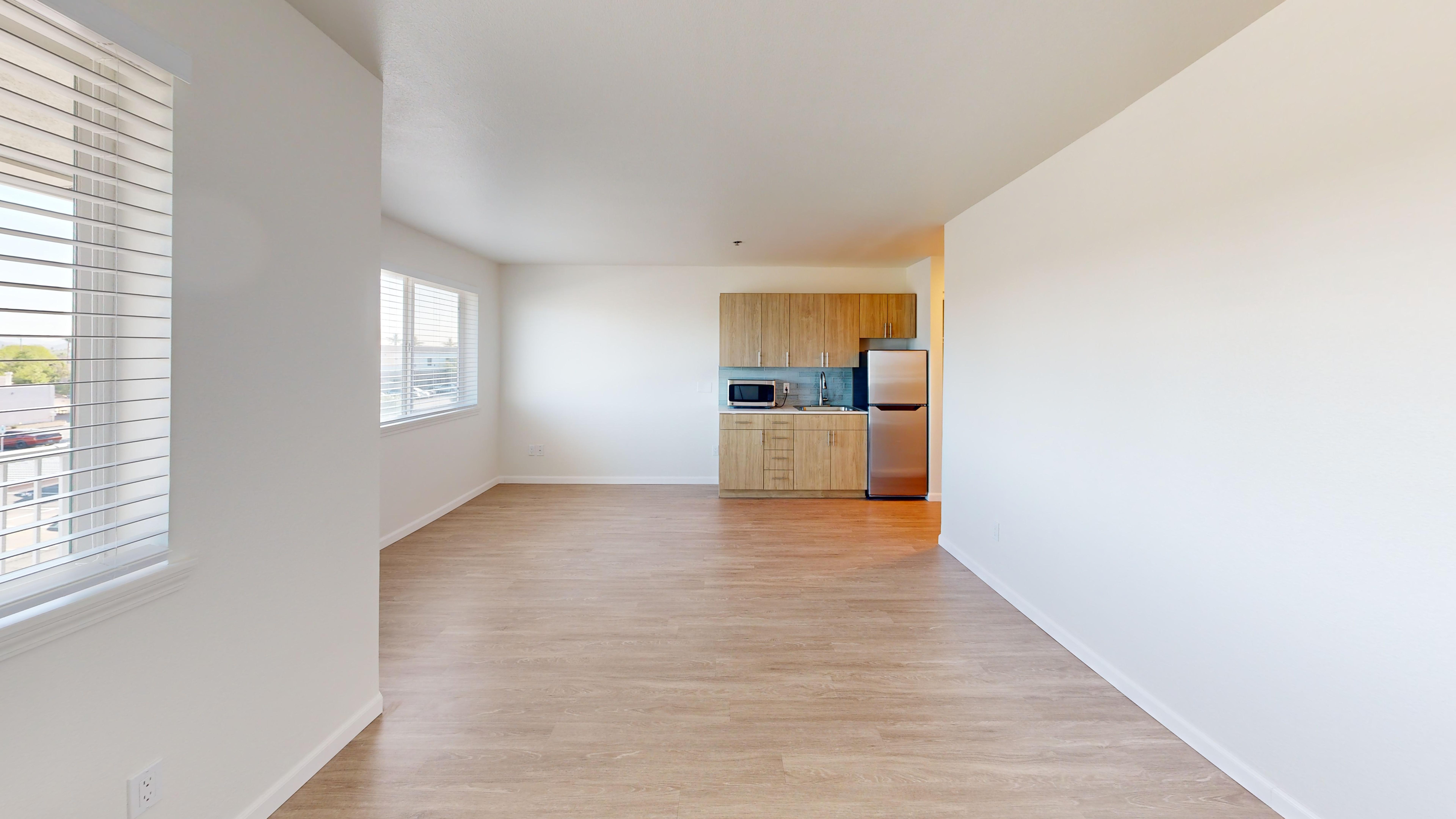 Vista-del-Rio-IL-1-bed-685-sqft-Living-Room 1